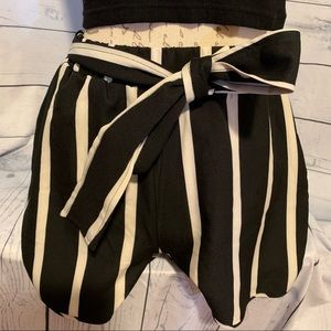 New black/cream striped shorts